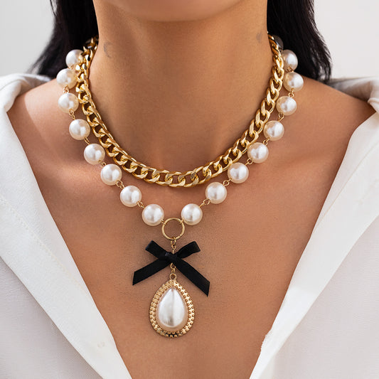 Light luxury Feng Shui teardrop-shaped pearl pendant